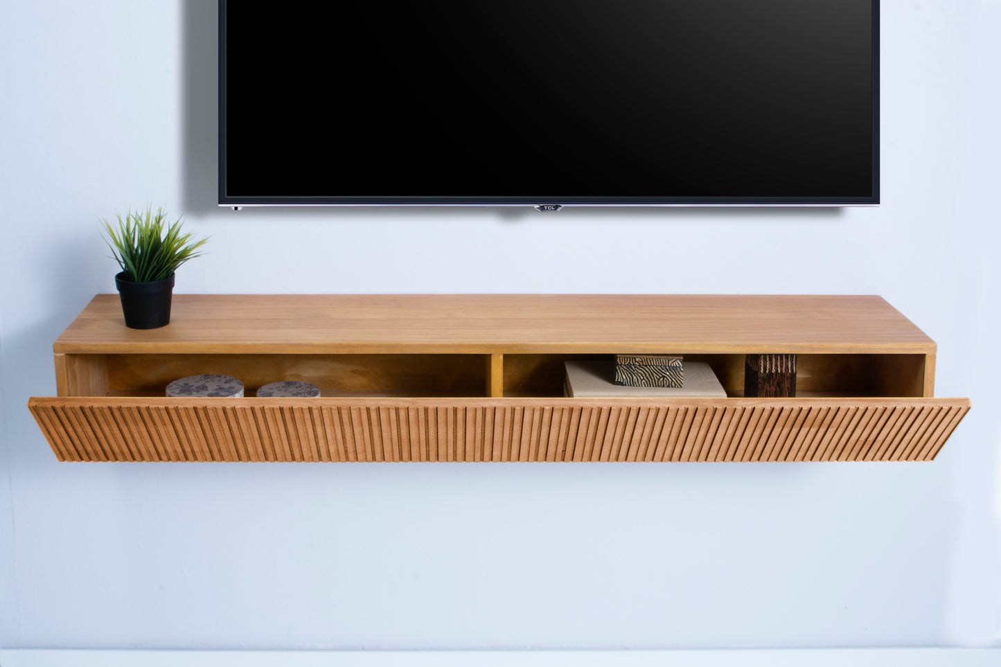 Mueble de televisión Flotante, con puerta rayada abatible, Ref.1100-1110, varias medidas