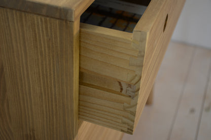 Comoda de 3 cajones Nova.