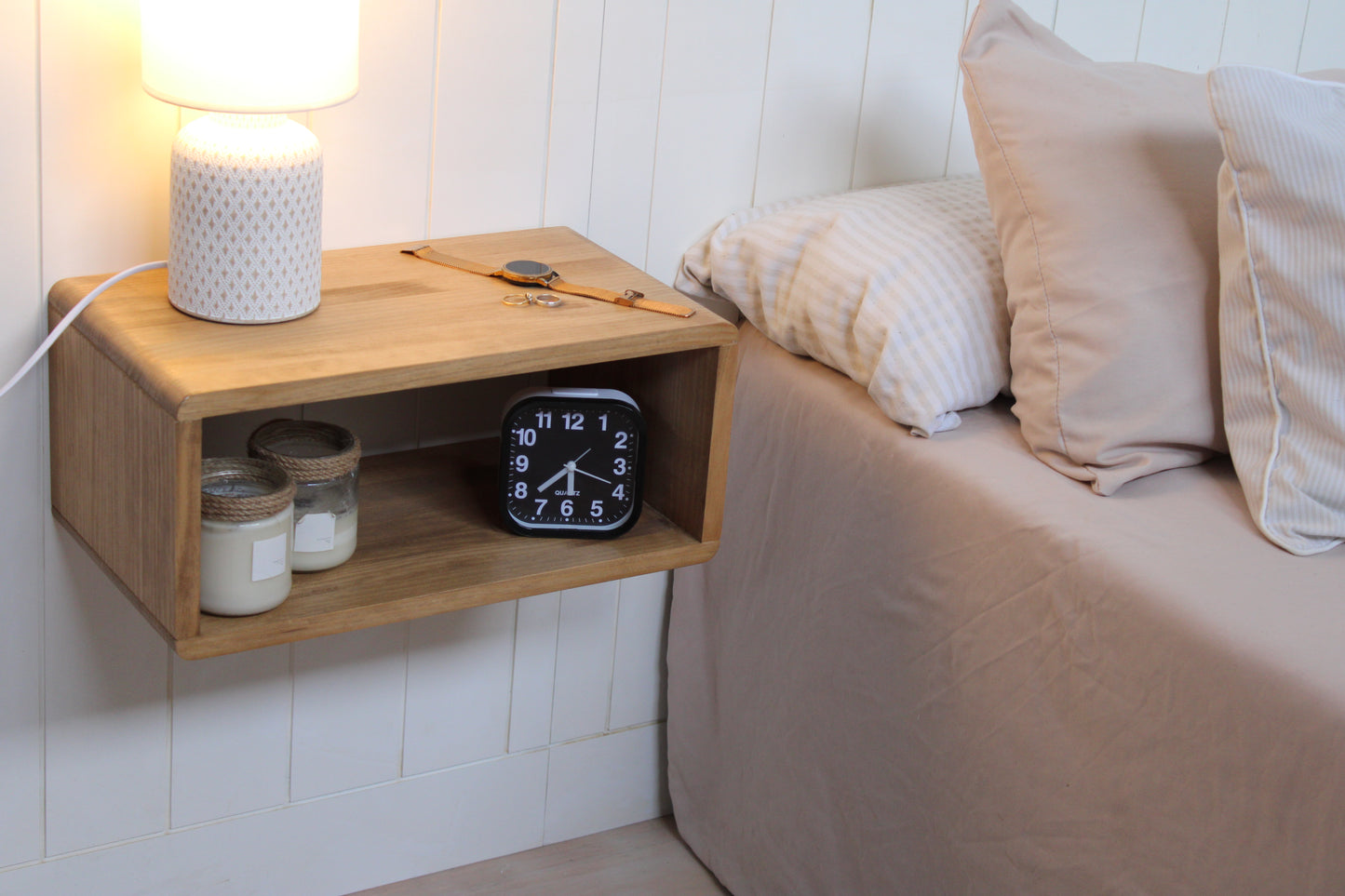 Mesita noche flotante Erea