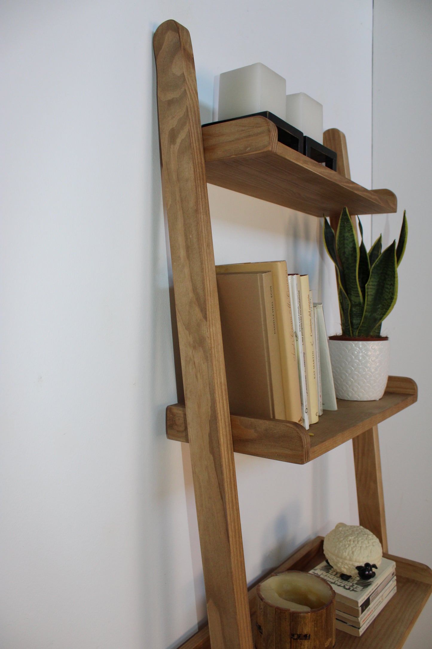 Librería de pie Escalera Ada