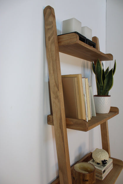 Librería de pie Escalera Ada