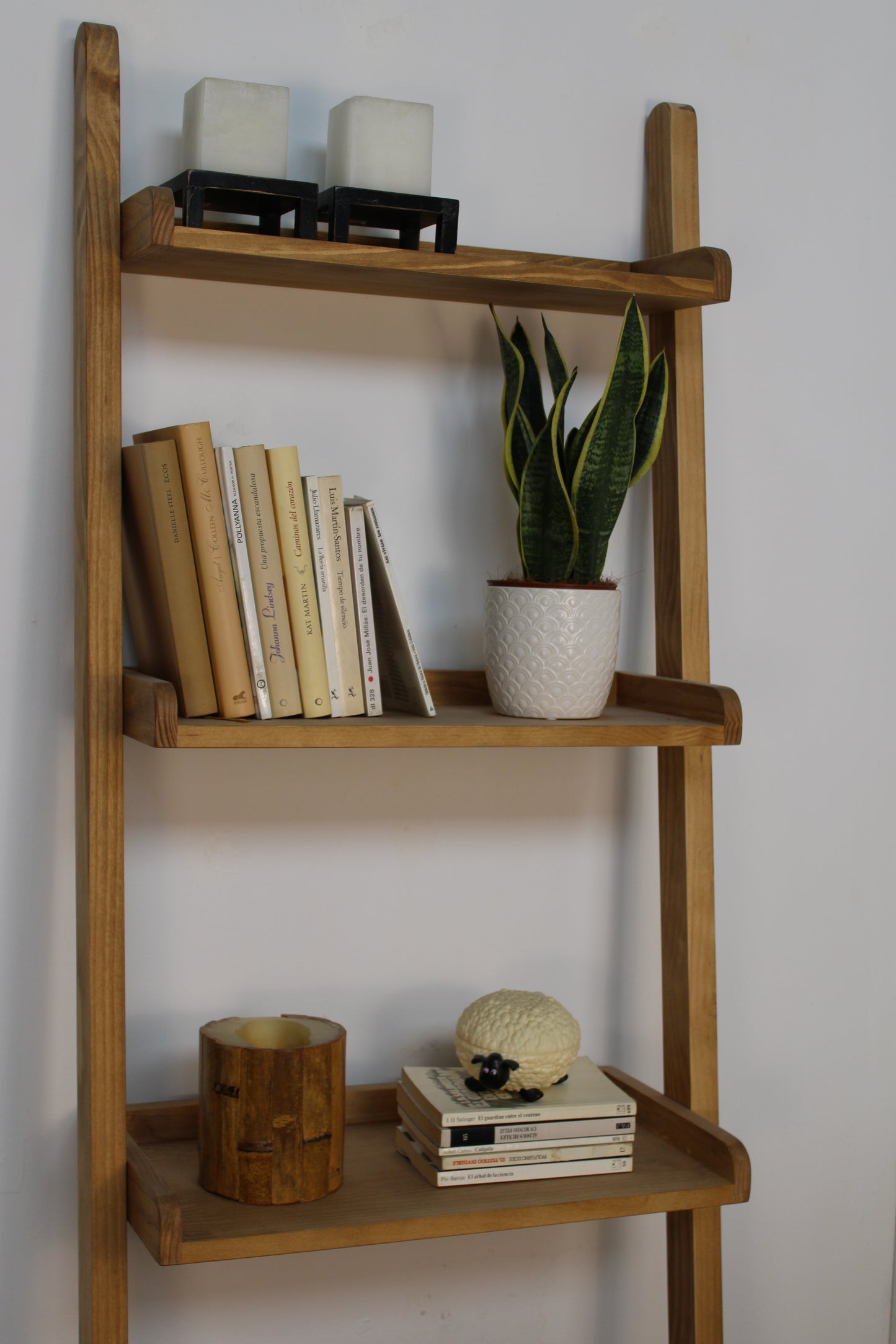 Librería de pie Escalera Ada