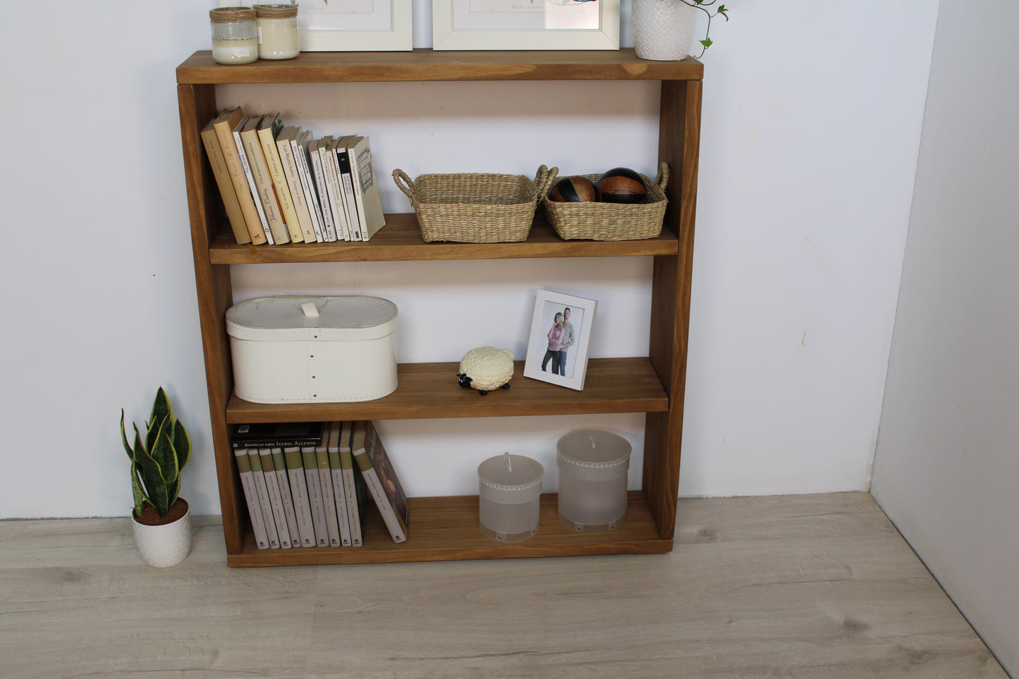 Librería alta Lana.