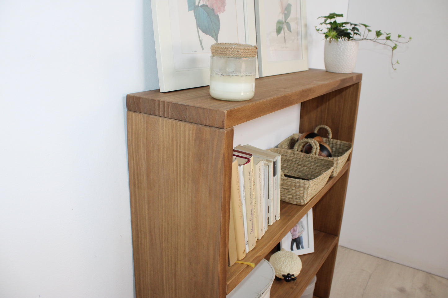 Librería alta Lana.