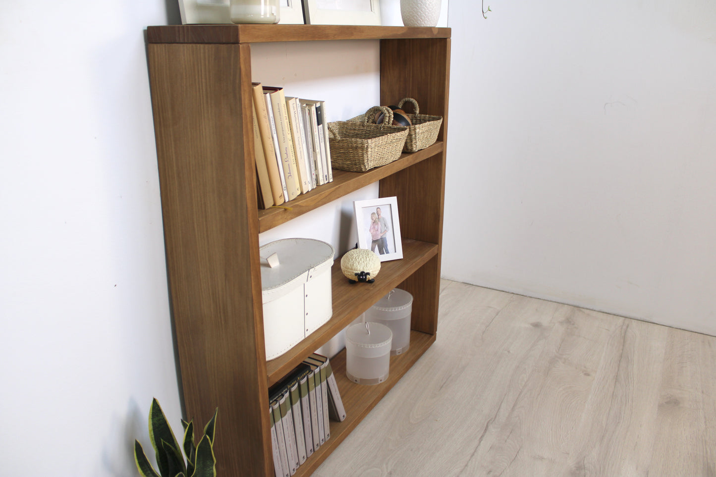 Librería alta Lana.