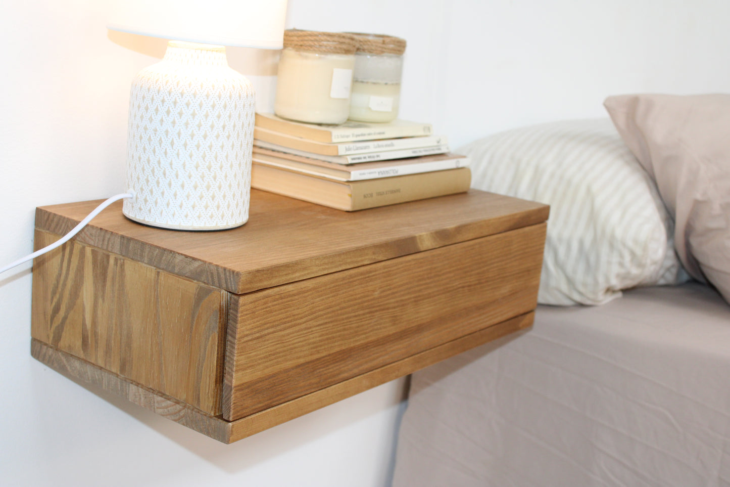 Mesita noche 1 cajón Ada.