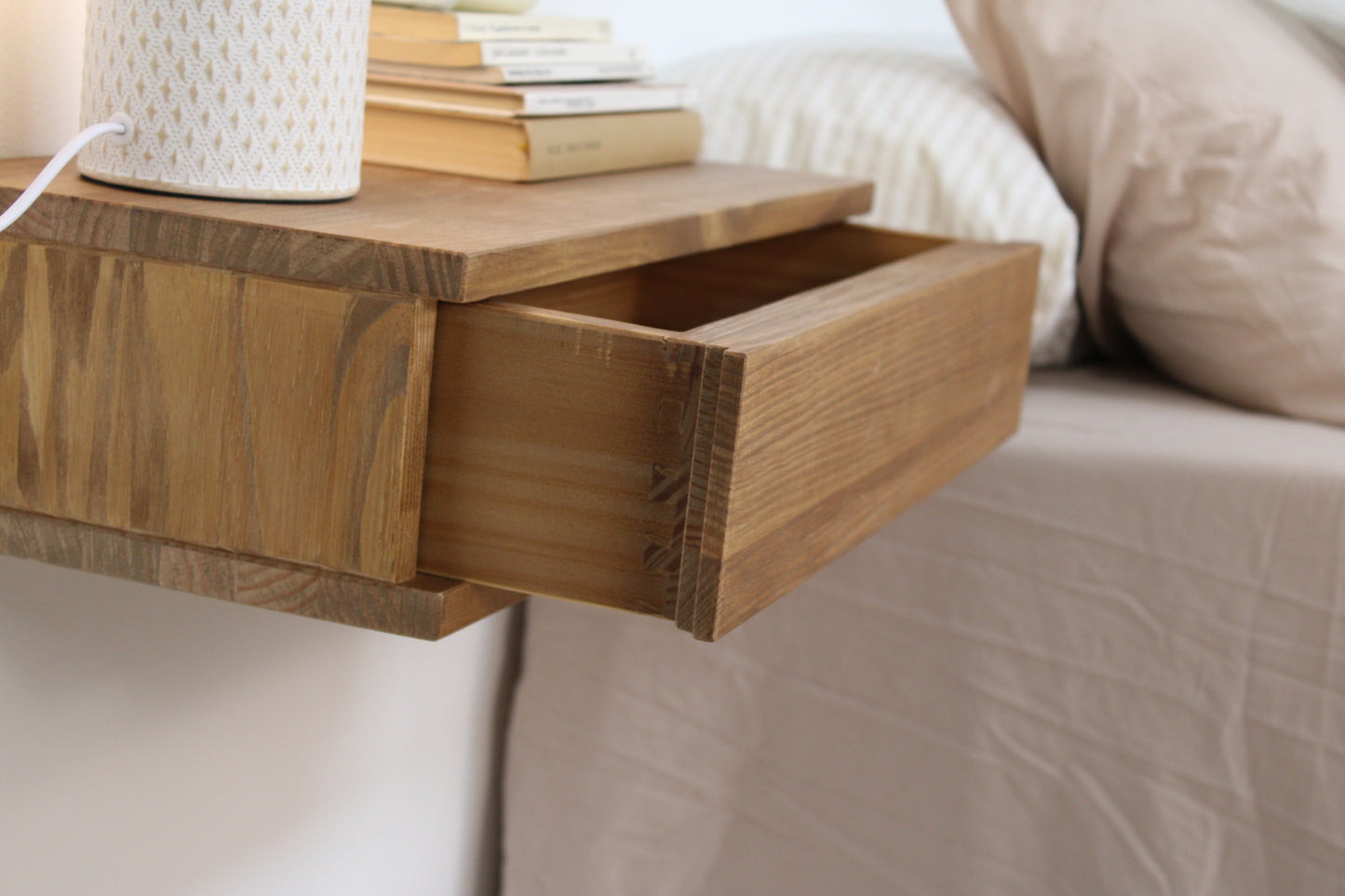 Mesita noche 1 cajón Ada.