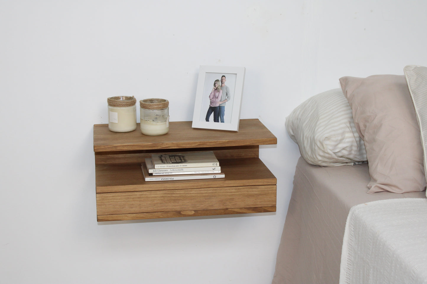 Mesita noche hueco/cajón Ada.