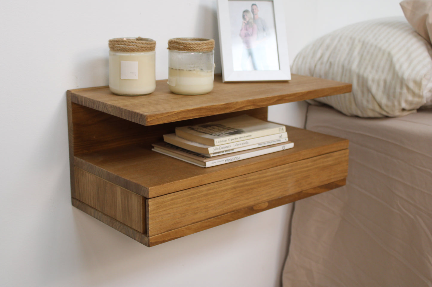 Mesita noche hueco/cajón Ada.